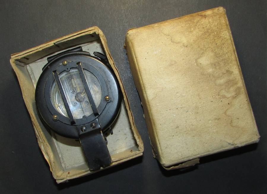 Vintage Mills Military Grade Compass in Top Condition ( Includes Original Box )