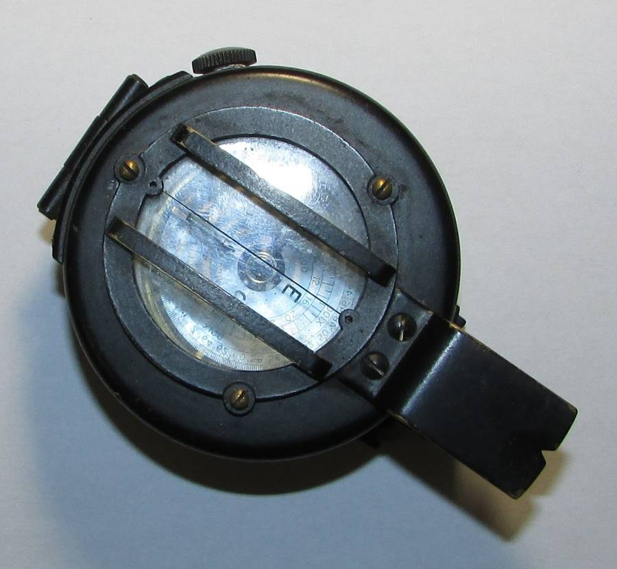 Vintage Mills Military Grade Compass in Top Condition ( Includes Original Box )