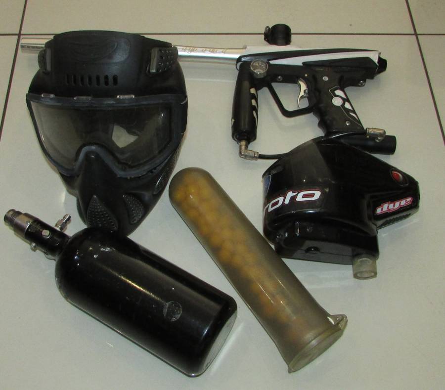 Airsoft Paintpall Gun with Extras