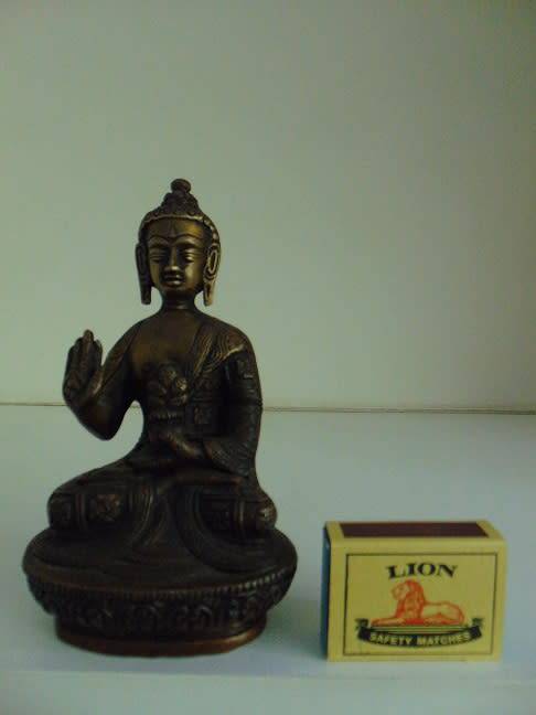 Bronze Oriental Figurine - Exquisitely detailed
