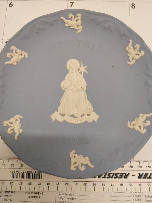 Small 18-5 cm diameter Wedgwood blue plate.