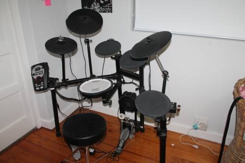 ROLAND TD11-KV COMPACT ELECTRONIC DRUM KIT WITH STAND