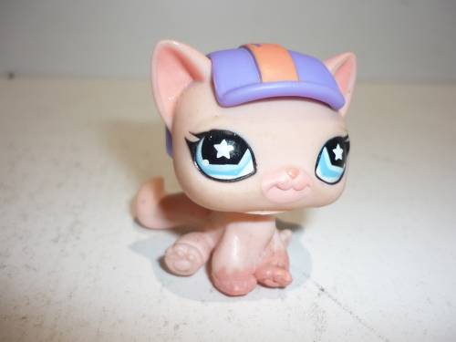LITTLEST PET SHOP #2593-PINK BLUE EYES KITTY WITH CAP-ULTRA RARE