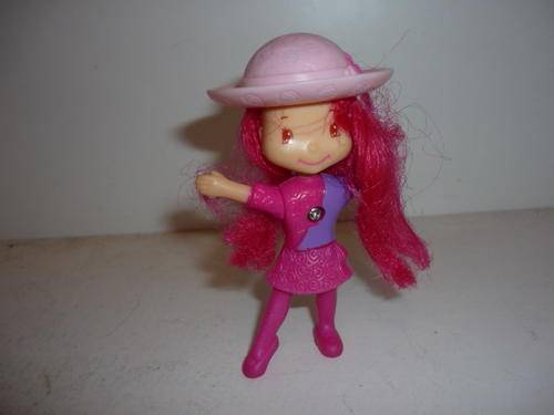 STRAWBERRY SHORTCAKE FIGURINE