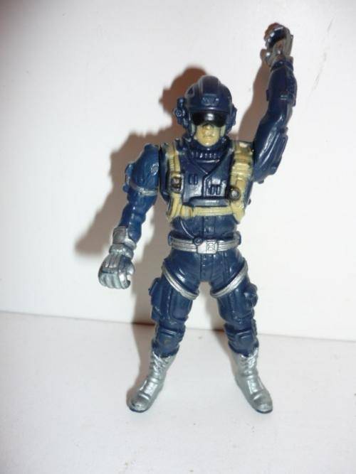 ACTION FIGURINE-8CM TALL