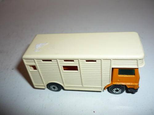 MATCHBOX-40-HORSEBOX-1977-MADE IN ENGLAND