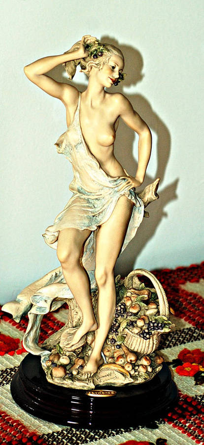 Giuseppe Armani sculpture figurine. Title Pomona_0174T High 40 cm
