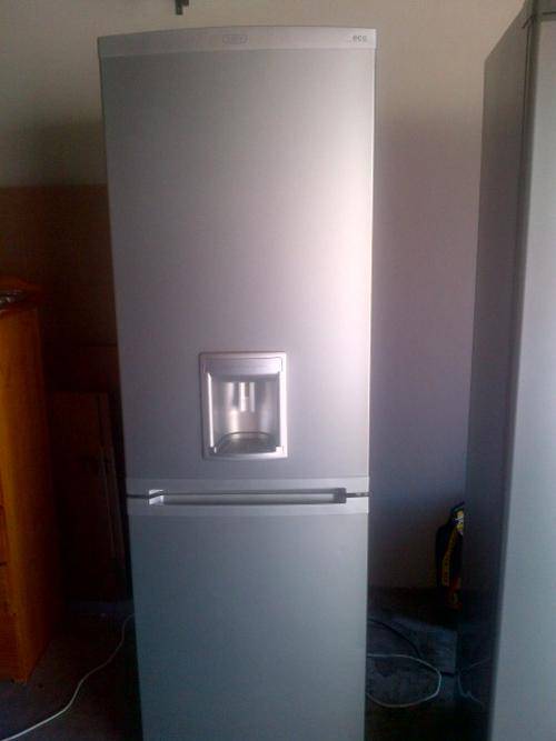 Defy eco energy efficient No Frost 321L Fridge/Freezer with water dispenser