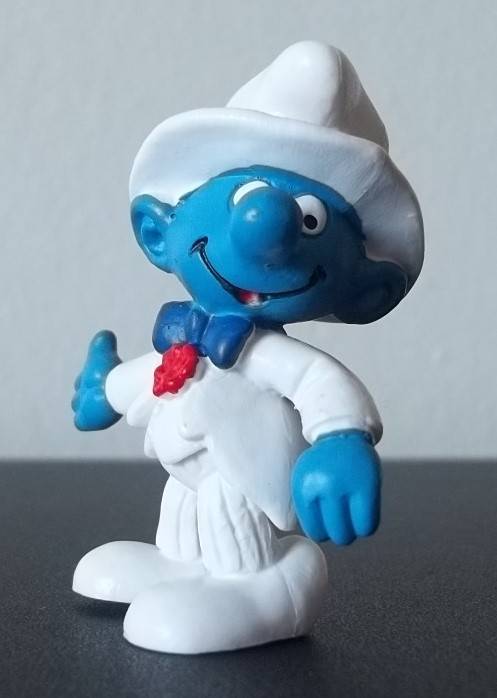 Original GROOM SMURF !! RARE ! HIGH VALUE !!  Peyo ! MINT Condition Smurf !!