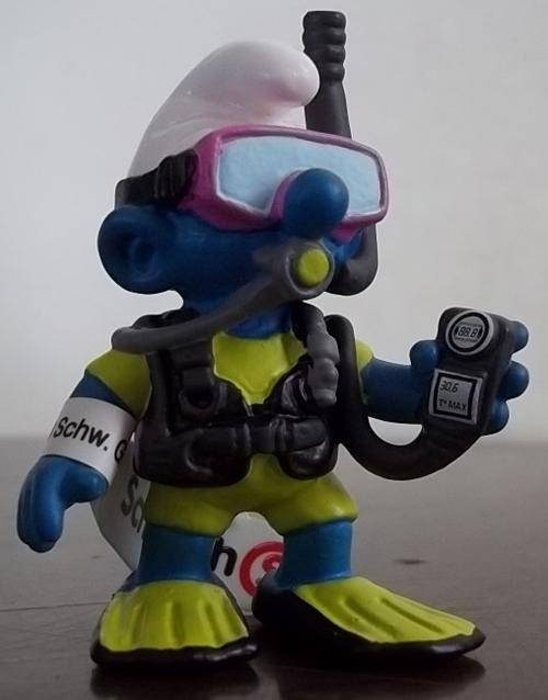 Original Vintage SCUBA DIVER FROGMAN SMURF !!! EXCELLENT CONDITION With TAG !! 1999 RARE !! Smurfs!