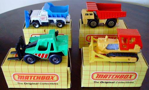 4 MATCHBOX TRUCKS: MB 9 EARTH MOVER MB 28 FORK LIFT MB 45 MAINTENANCE MB 64 BULLDOZER RARE ! + Boxes
