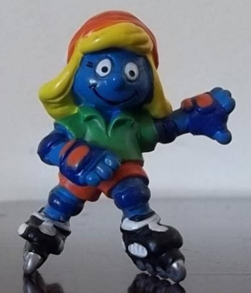 Original Rollerblading Smurfette !! EXCELLENT CONDITION !! Rare + Sought After !! Peyo !! Smurf !