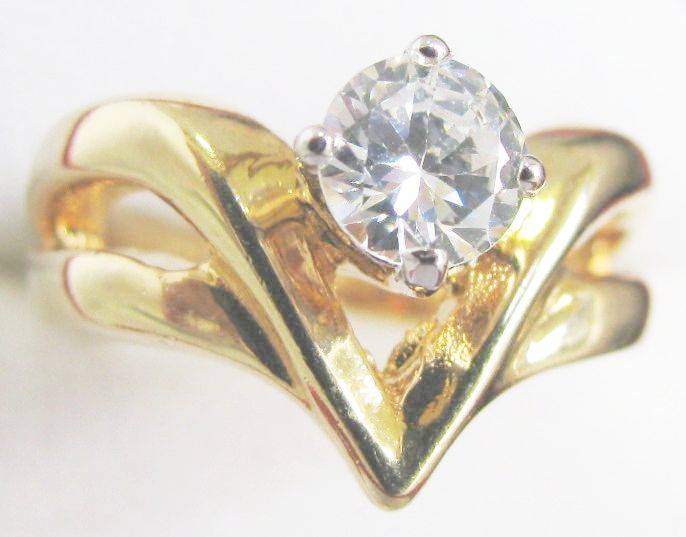 V SOLITAIRE!!! - CZ DIAMOND SET IN 18K YELLOW GOLD GP SIZE 4