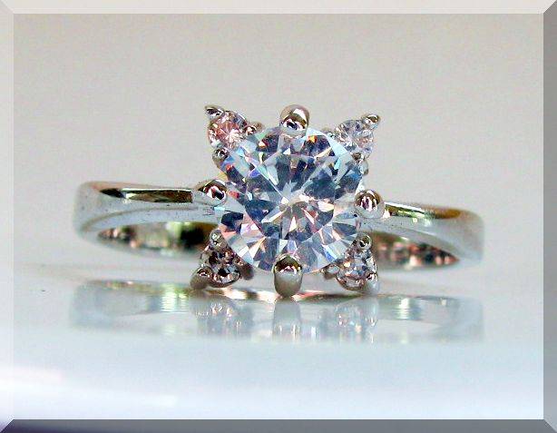 1.15 STUNNING BRILLIANT DIAMOND CUT SOLITAIRE ENGAGEMENT RING CLAD IN 18K WHITE GOLD SIZE 7