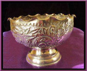 BEAUTIFUL!! VICTORIAN SILVER PLATED FOOTED VASE.