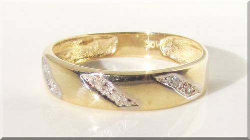 SOLID GOLD RING!!! 0.15ctw GOLD WEDDING BAND SET IN 10K YELLOW GOLD size 7