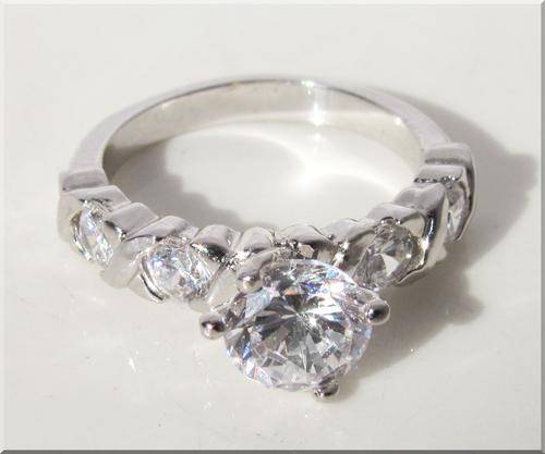 2.10CTW SOLITAIRE STYLE BRILLIANT CUT ENGAGEMENT RING CLAD IN 18K GOLD SIZE 6