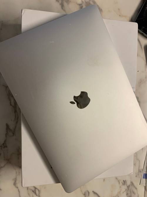 MacBook Pro i5 2017 *LCD Line*