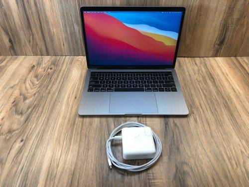 Macbook Pro 2019 / Touchbar / i5 / 8GB Ram / 256GB SSD