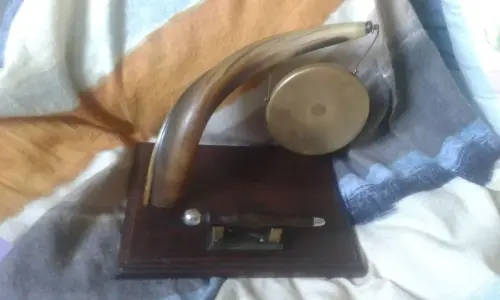 Gong and Horn display Size 28x22x30cm