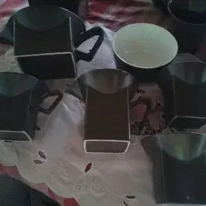 Vintage Retro Coffee Set - excellent condition 6 mugs & saucers, sugar bowl, milk jug & Pot