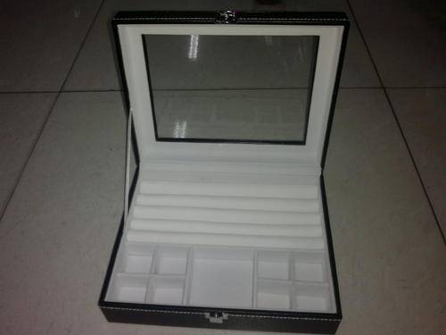 Jewelery box - Rings and Earring - Must have for ring collectors / sellers