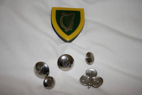 SA Irish Shoulder Flash / Tunic Buttons and Lapel Badge (Original)