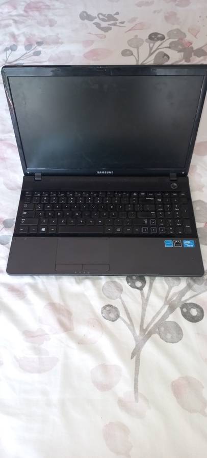 Samsung NP300E5C-AOEZA Laptop