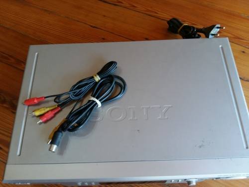 Sony VHS Vcr (no remote)