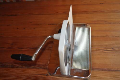 Vintage Pineware Bread / Meat Slicer