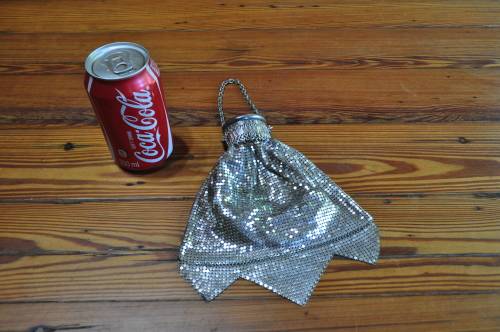 Vintage Beggars Art Deco Expandable Coin Purse
