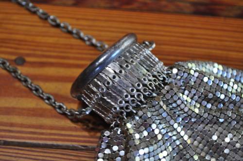 Vintage Beggars Art Deco Expandable Coin Purse