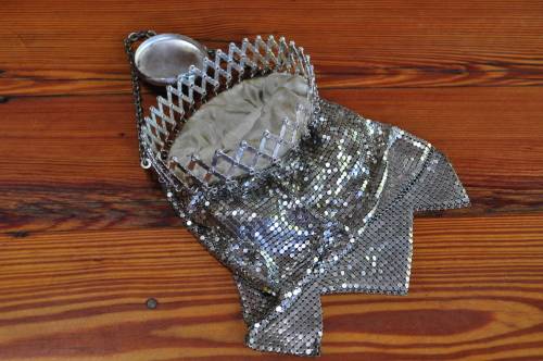 Vintage Beggars Art Deco Expandable Coin Purse