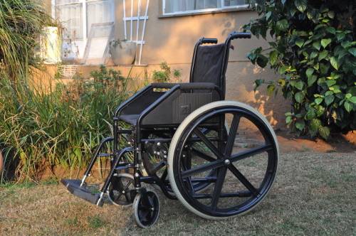 Steel Wheelchair With Detachable Arm and Foot Rest [NO POSTAGE - COLLECTION ONLY]
