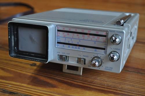 Vintage Broksonic Mini TV With FA AM Radio