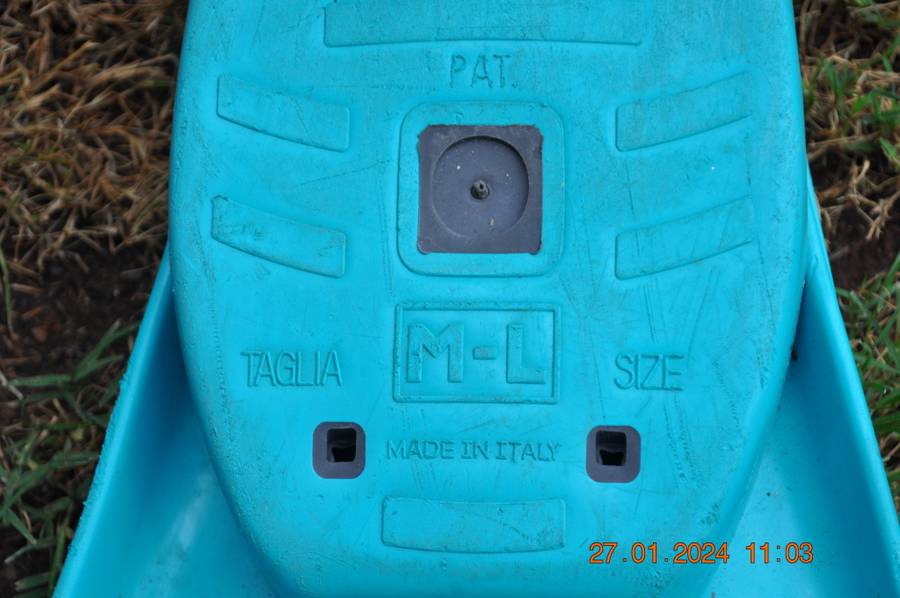 Cressi-Sub Frog Scuba Fins Size M/L (adjustable straps)