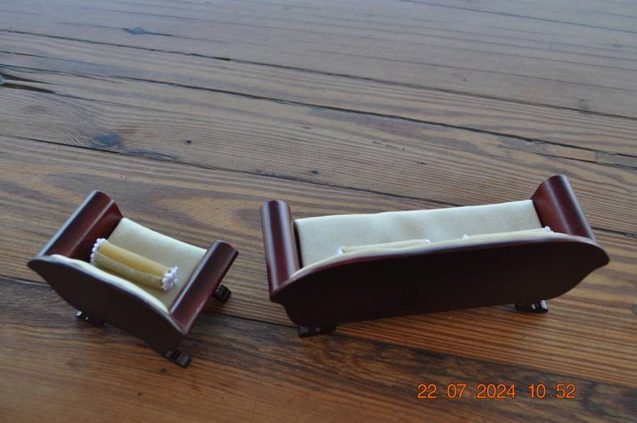 Dolls House Sofas With Pillows