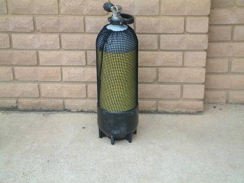 wow 300bar cylinder used only twice , to heavy for my wife , comes complete with boot and net