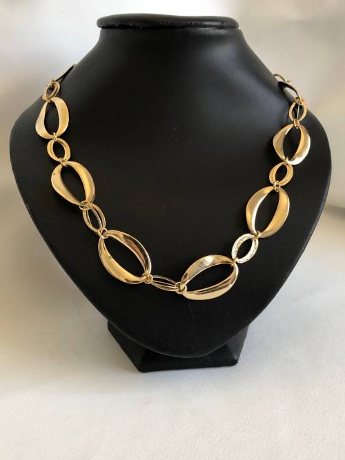 Gold Tone Necklace With Large And Small Oval Links