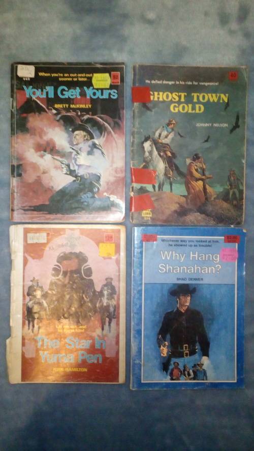 Tumble Weed,  Bobcat,  Lobo and more  Western mix books...........(X -10)