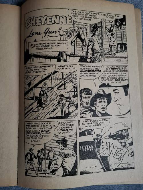 GUNSMOKE  +  CHEYENNE COMIC ALBUM