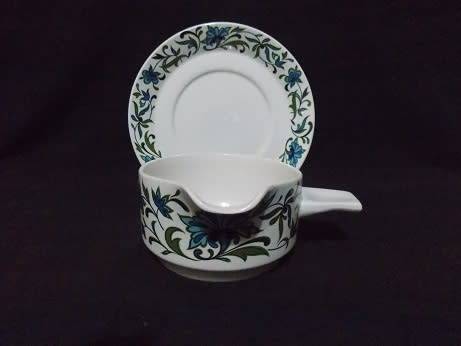 Midwinter Sauce Boat on Saucer