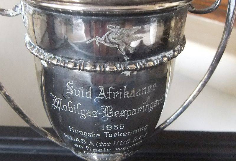 1955 MOBILGAS AUSTIN RACE - ECONOMY RUN TROPHY A CLASS - COURIER R130