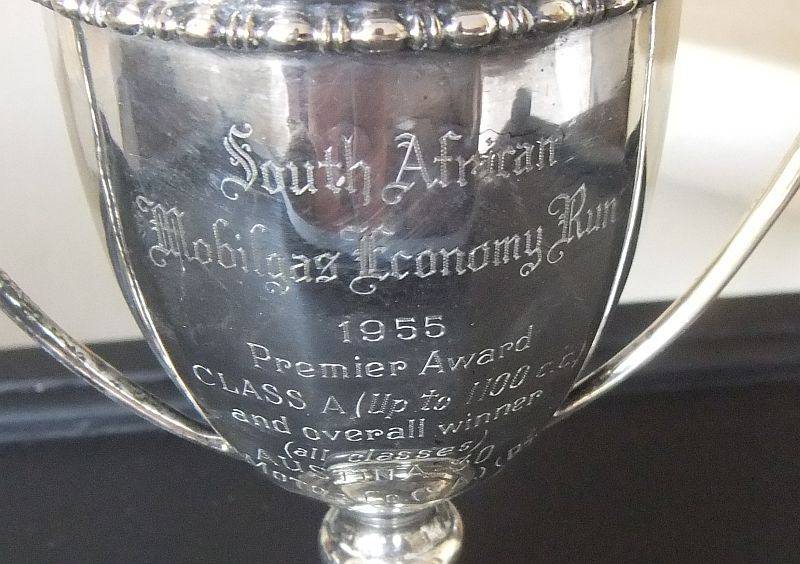 1955 MOBILGAS AUSTIN RACE - ECONOMY RUN TROPHY A CLASS - COURIER R130