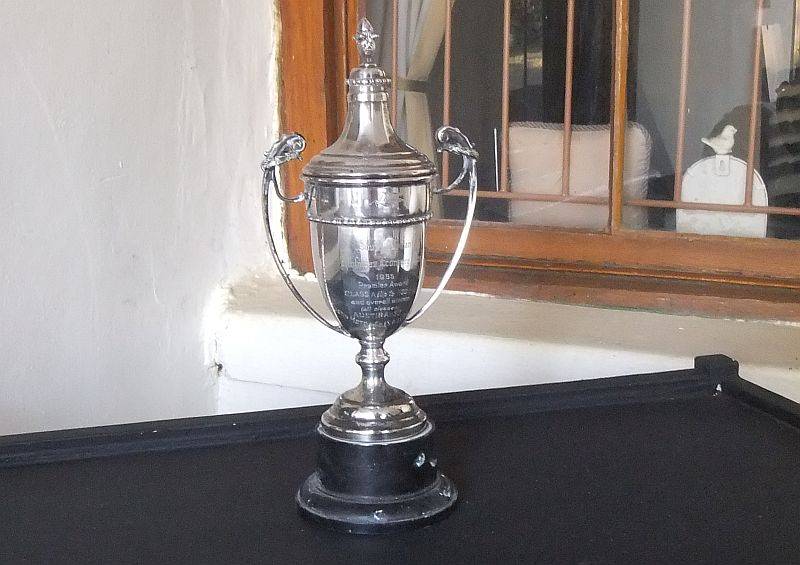 1955 MOBILGAS AUSTIN RACE - ECONOMY RUN TROPHY A CLASS - COURIER R130