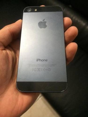 iPhone 5 | 16GB | Black with all accessories "Almost New"