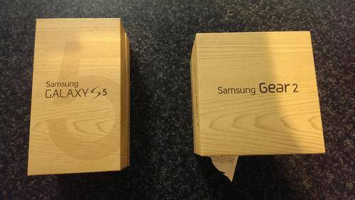 Samsung Galaxy S5 32GB PLUS Gear 2