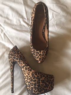 ZOOM LEOPARD PRINT PLATFORM HEELS - SIZE 4