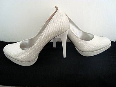 SPARKLING WHITE GLITTER HEELS