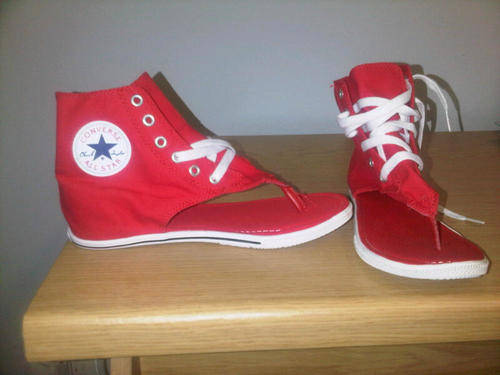 Converse Chuck Taylor Ladies Thong Sandals.size 7.5 Red